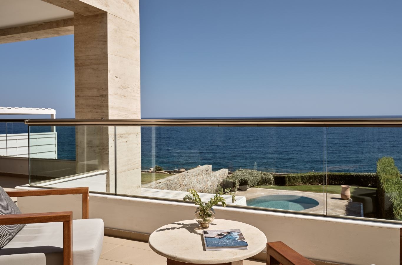 rooms-royal-superior-suite-waterfront-with-jacuzzi-on-balcony