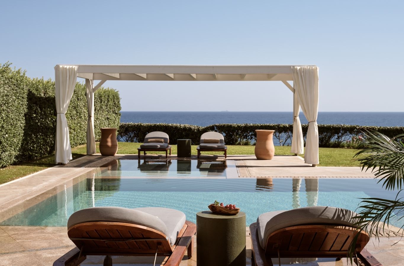 rooms-presidential-waterfront-suite-with-private-pool