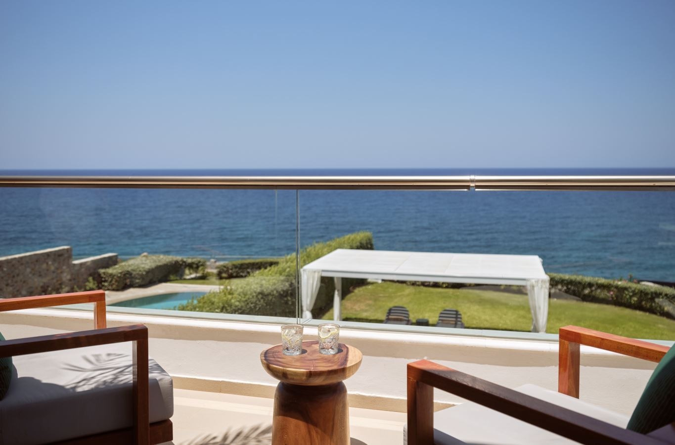 rooms-presidential-waterfront-suite-with-private-pool
