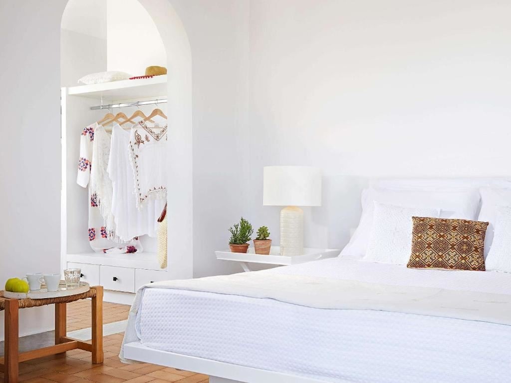 rooms-family-apartment-pool-view