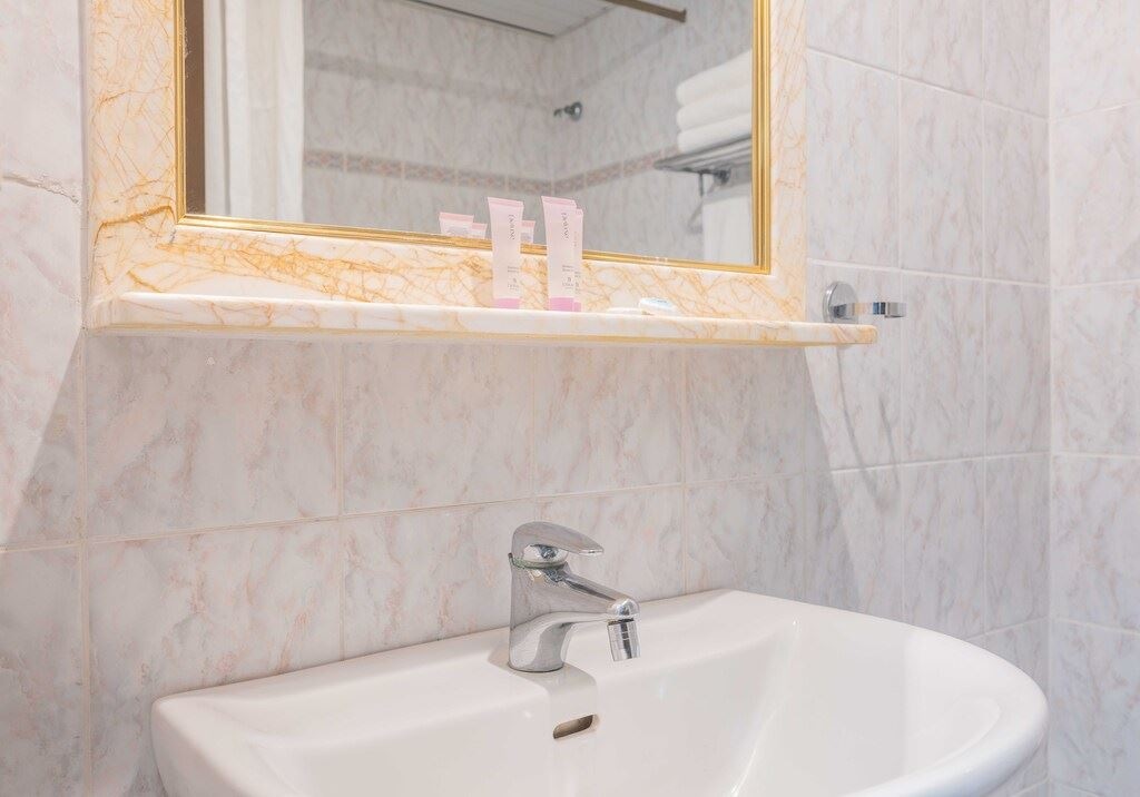 rooms-standard-double-room