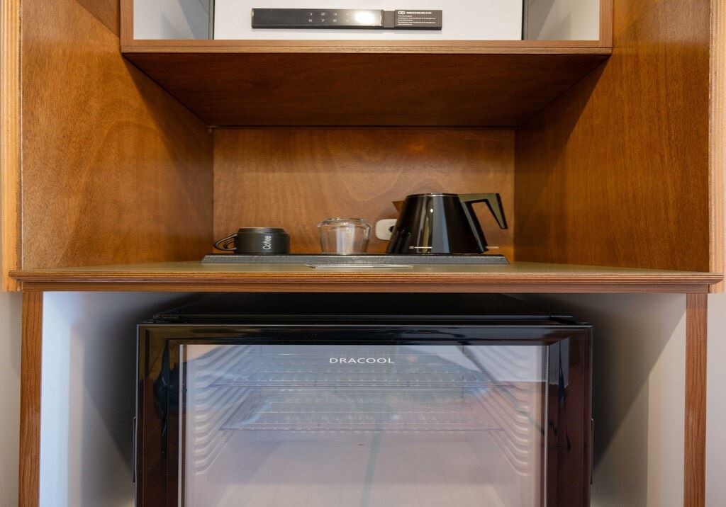 rooms-king-double-pool-view