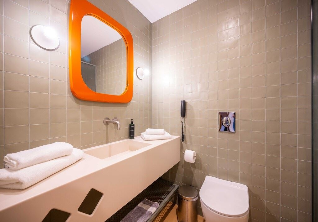 rooms-king-double-pool-view