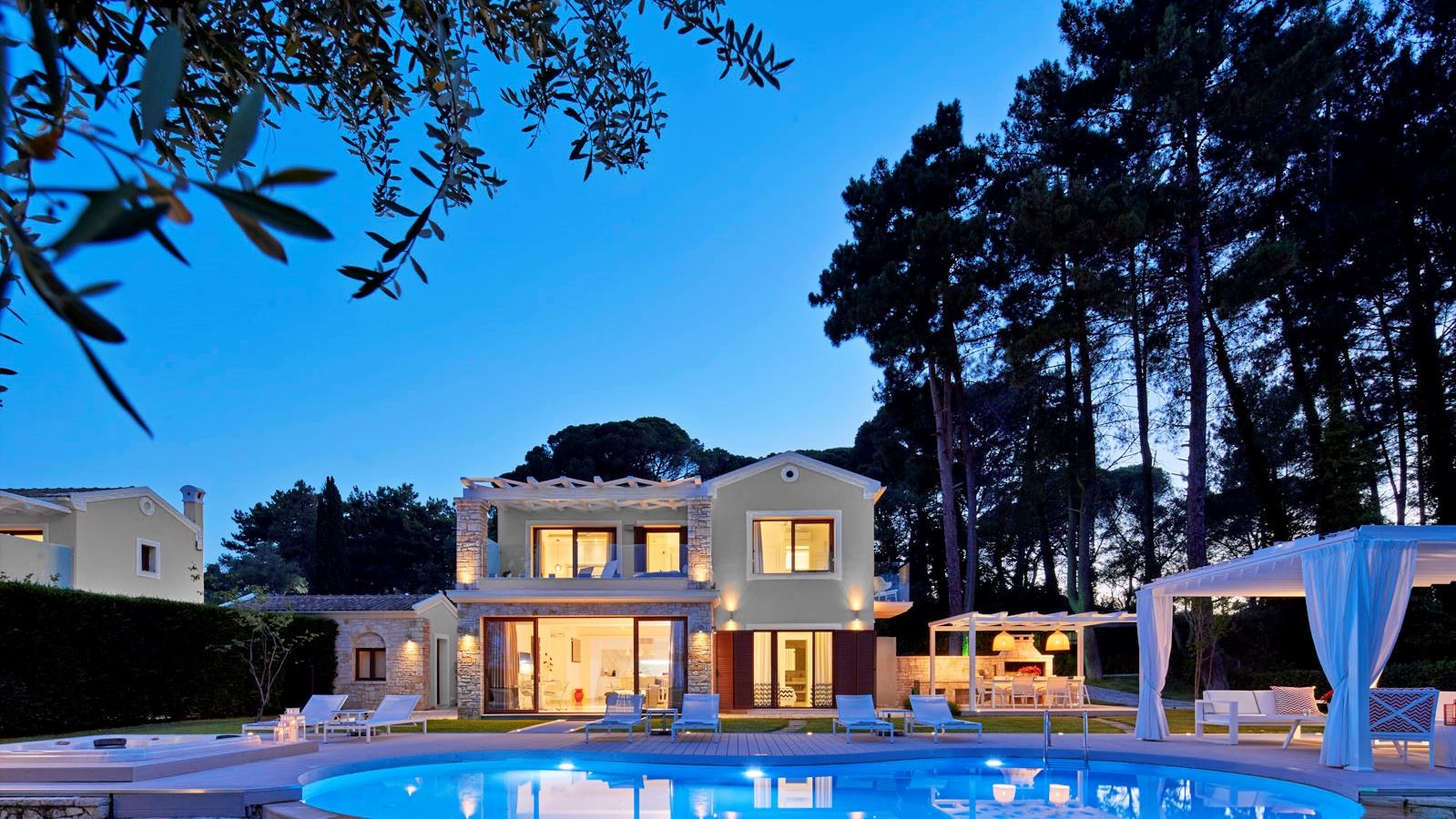 rooms-deluxe-three-bedroom-villa-with-private-pool-beach-front