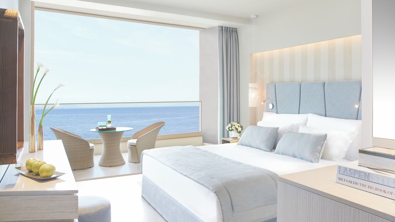 rooms-family-room-sea-view