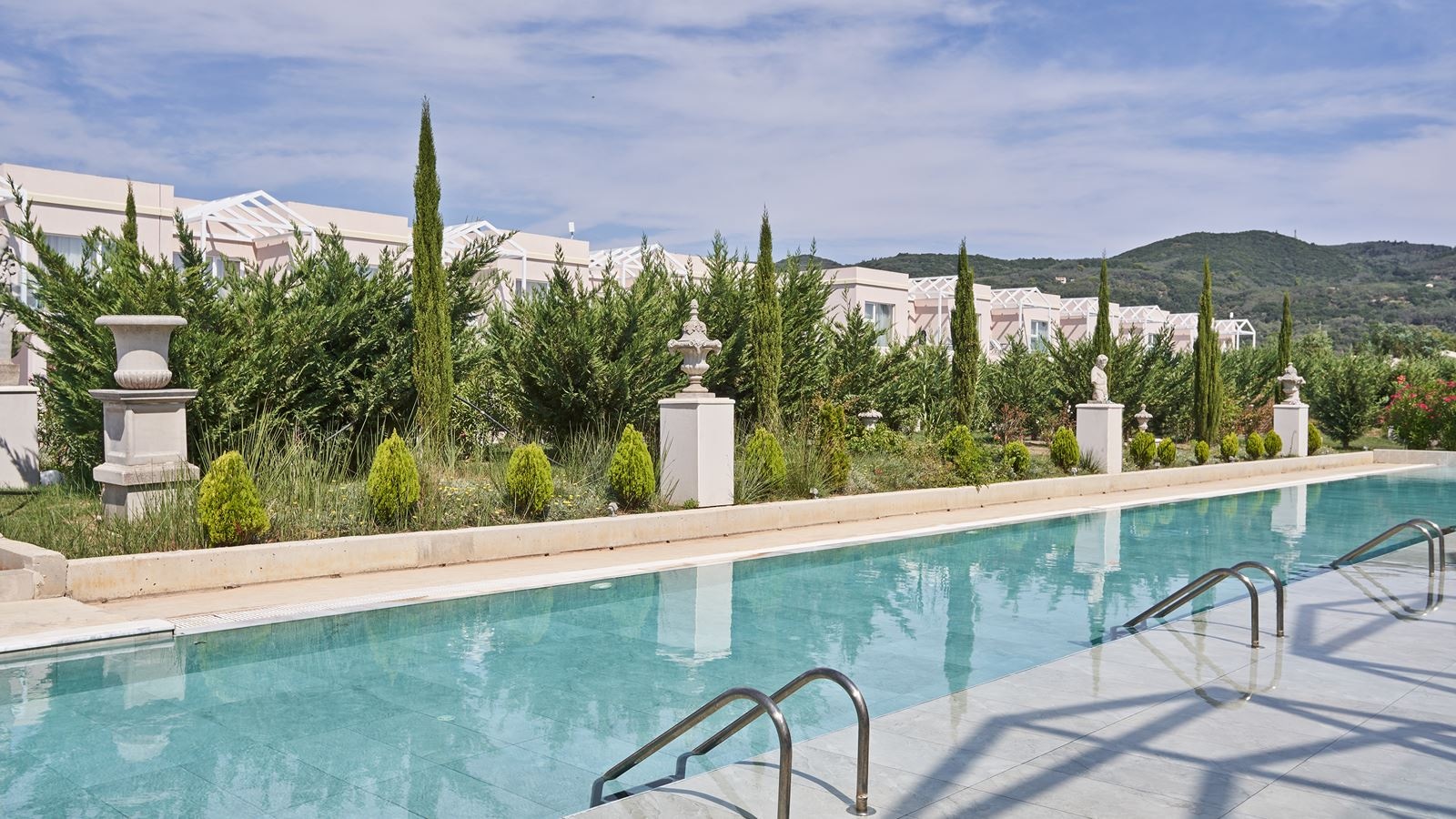 rooms-junior-suite-with-shared-pool