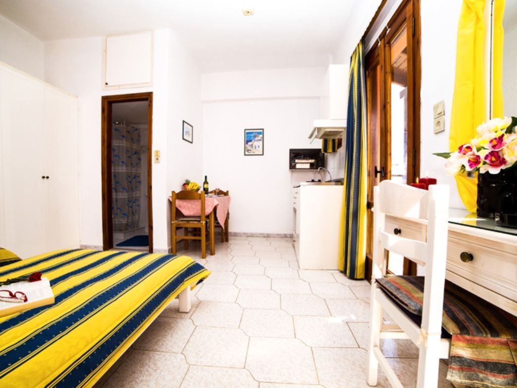 rooms-studio-economy