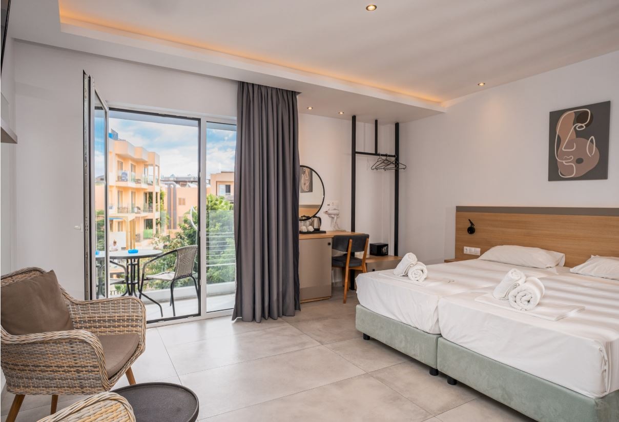 rooms-junior-suite-sideseaview-balcony-single-use