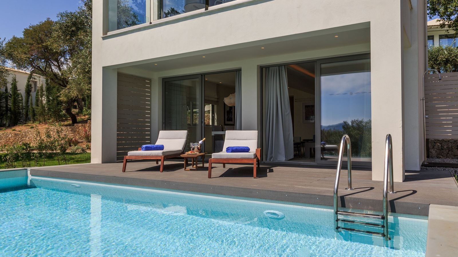 rooms-deluxe-panorama-villa-with-pool