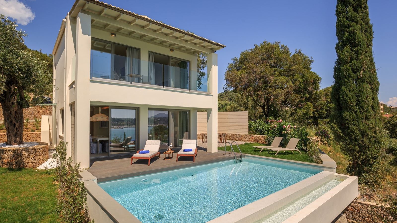 rooms-deluxe-panorama-villa-with-pool