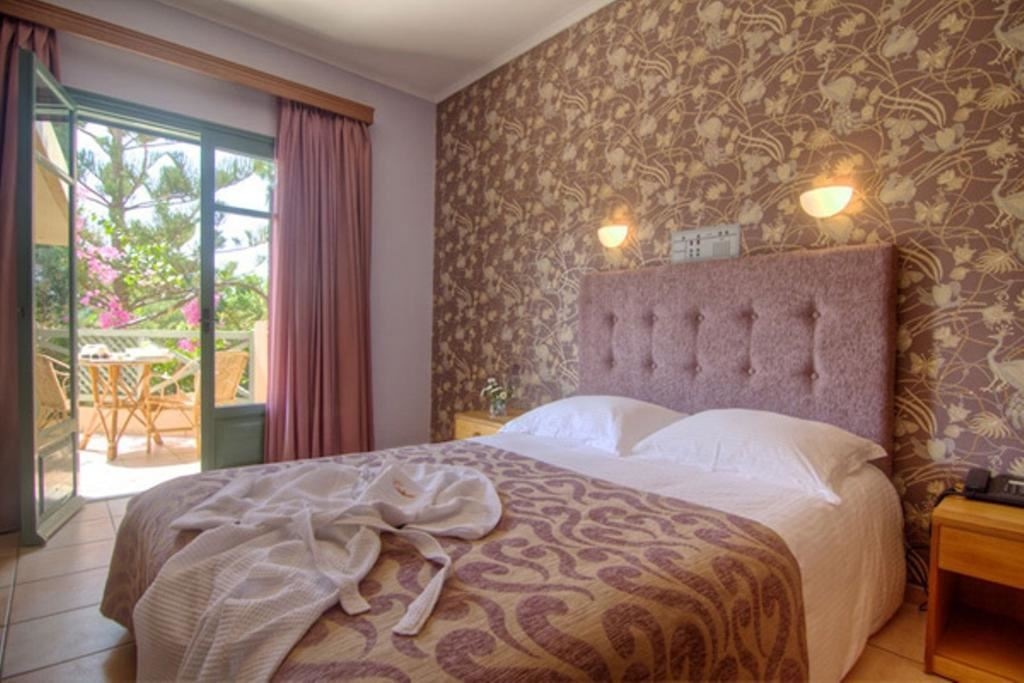 rooms-ruby-royal-junior-suite