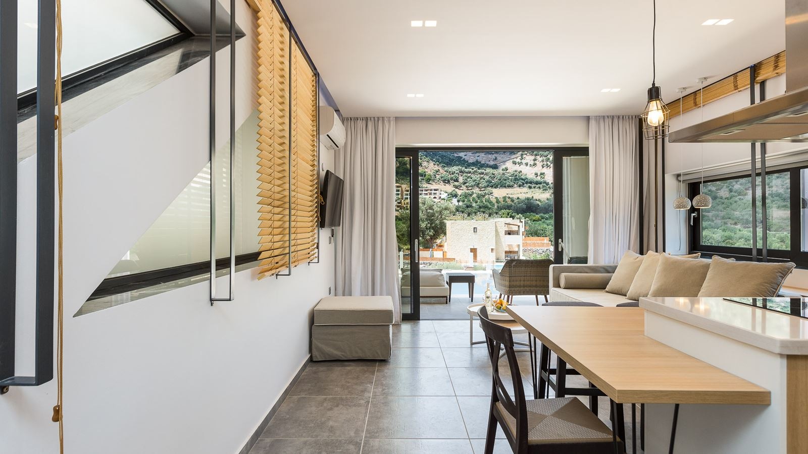 rooms-suite-2-bedrooms-swimup