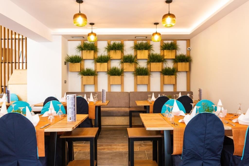 restaurants-restaurants