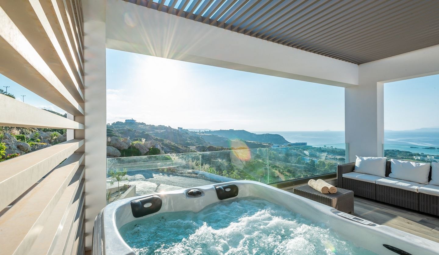 rooms-junior-jacuzzi-suite-sea-view