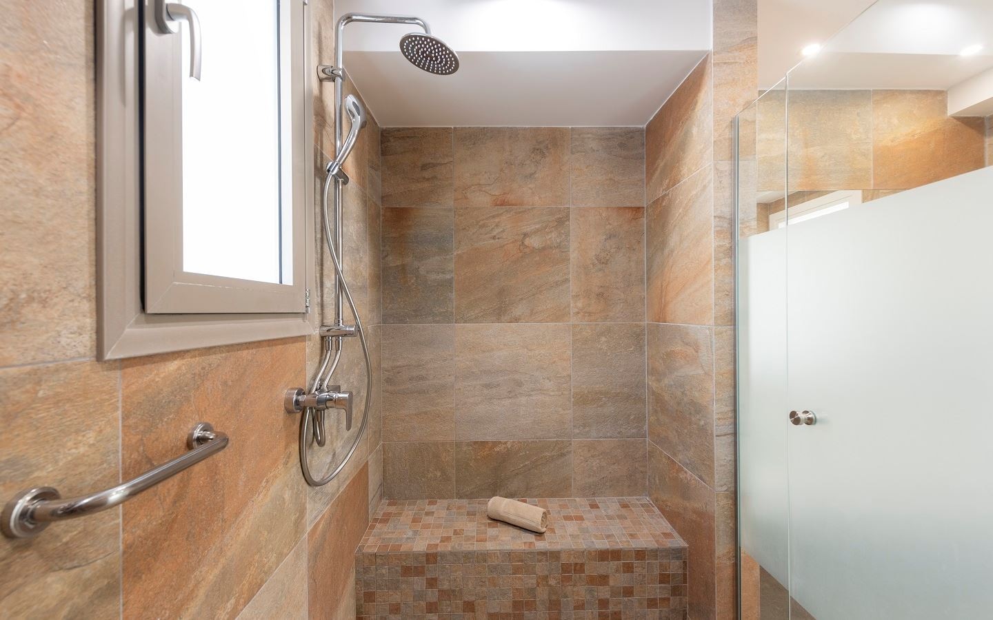 rooms-pool-experience-junior-suite-sea-view