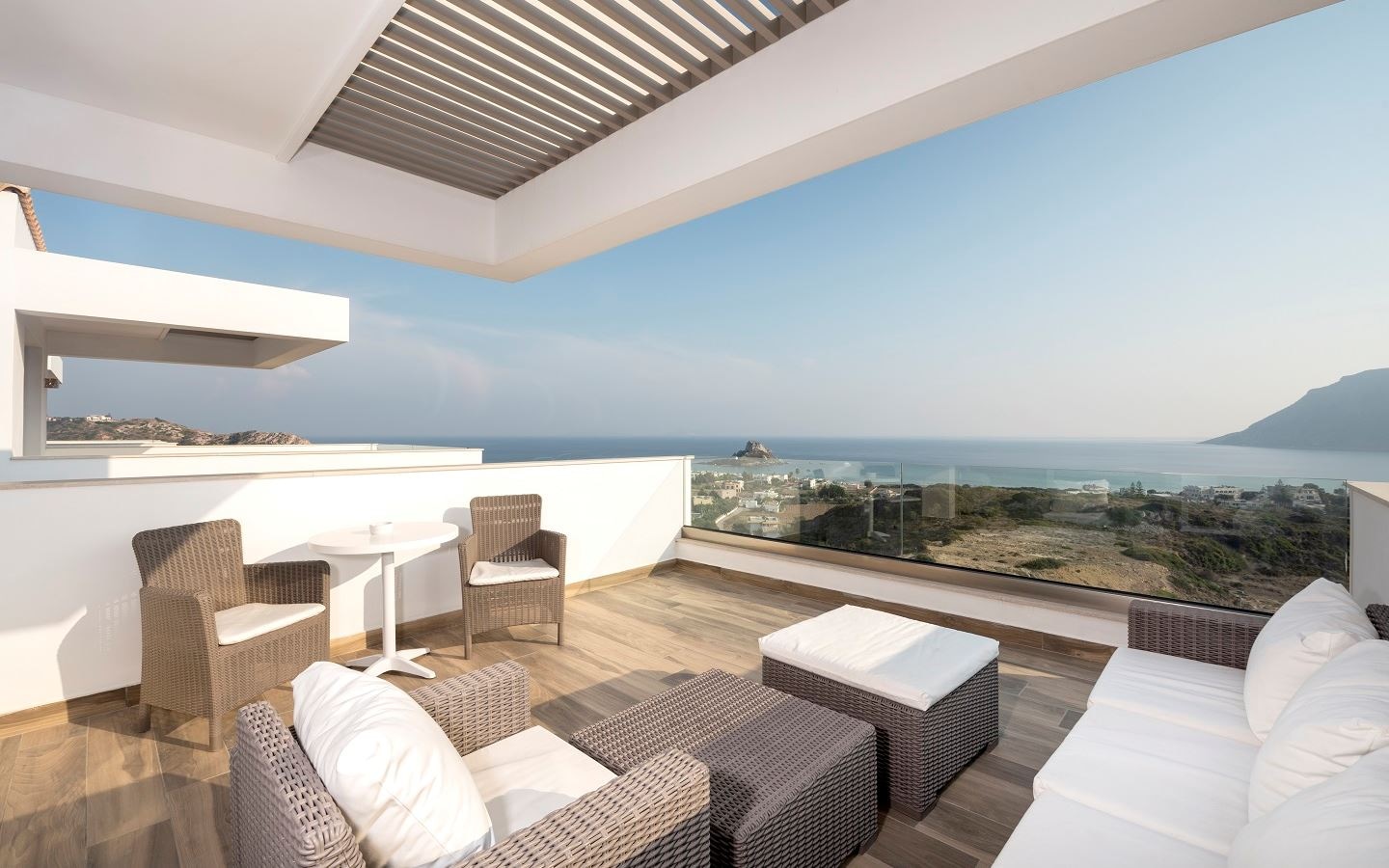 rooms-superior-suite-sea-view-private-outdoor-jacuzzi