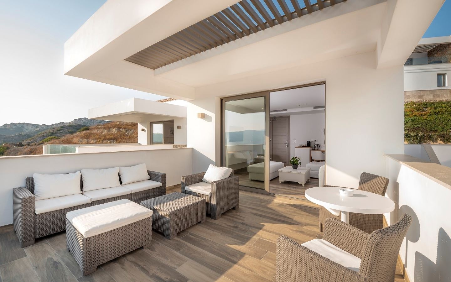 rooms-superior-suite-sea-view-private-outdoor-jacuzzi