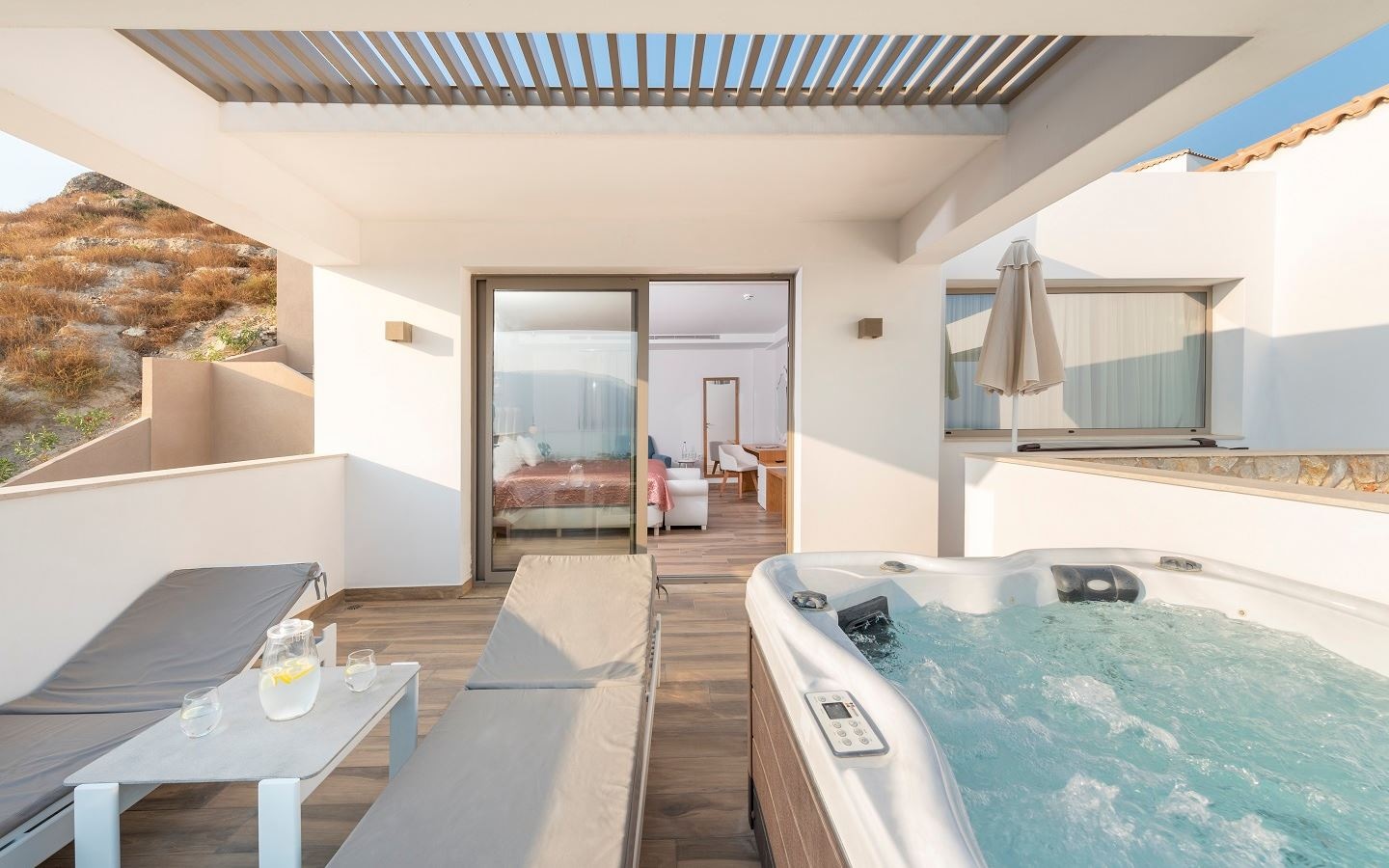 rooms-superior-suite-sea-view-private-outdoor-jacuzzi