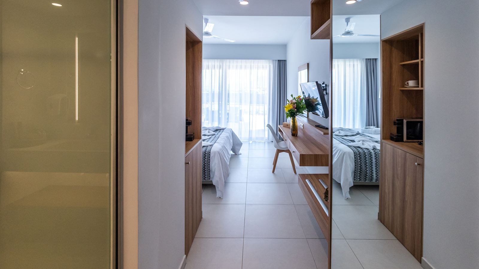 rooms-twin-room-superior-balcony-or-terrace