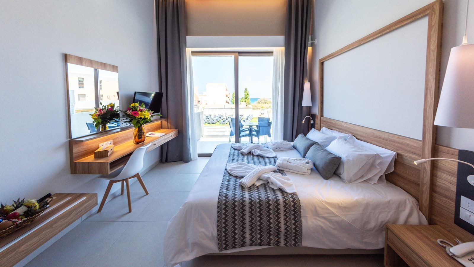 rooms-twin-room-superior-sideseaview-balcony-or-terrace