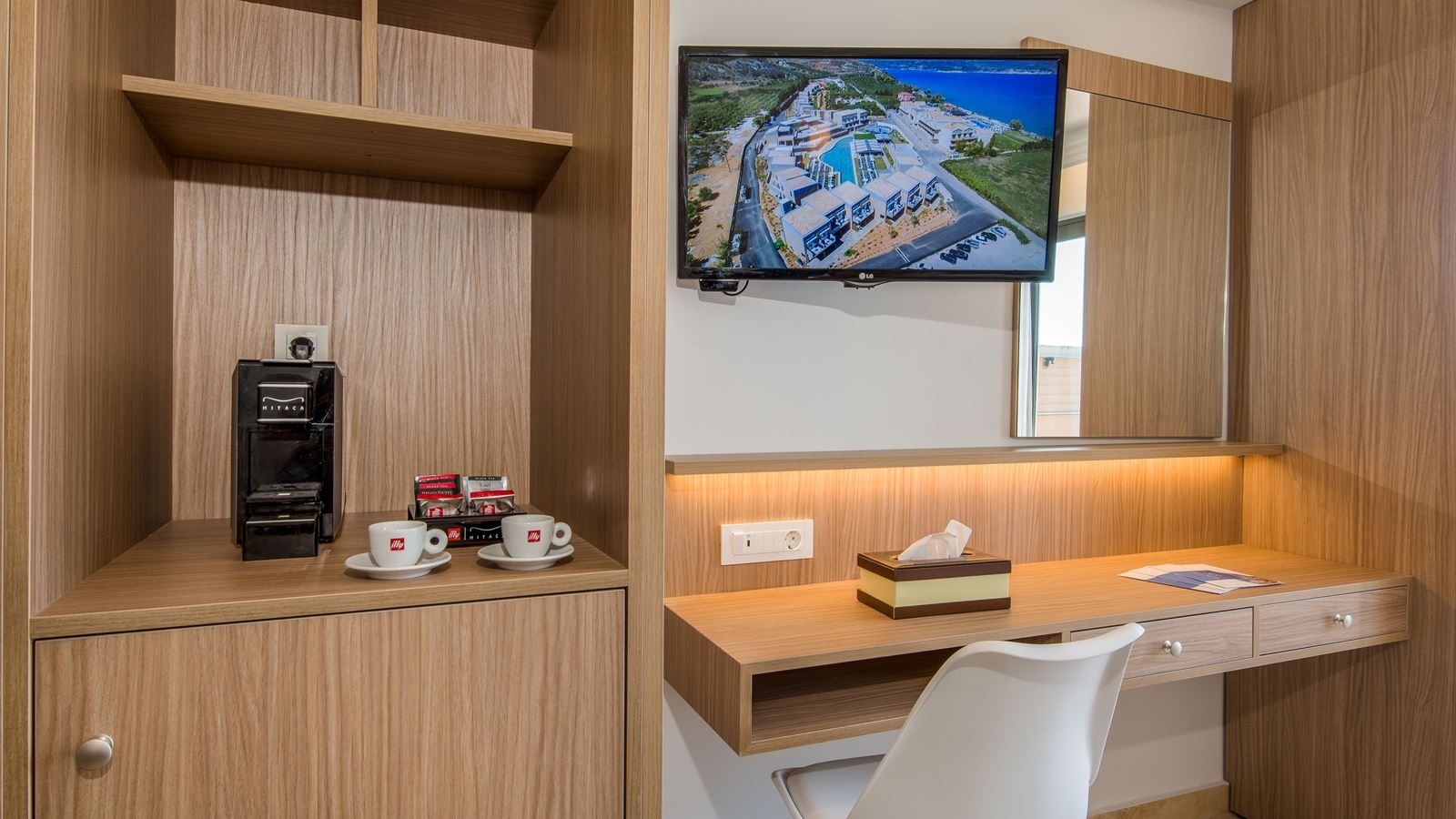 rooms-twin-room-superior-sideseaview-balcony-or-terrace