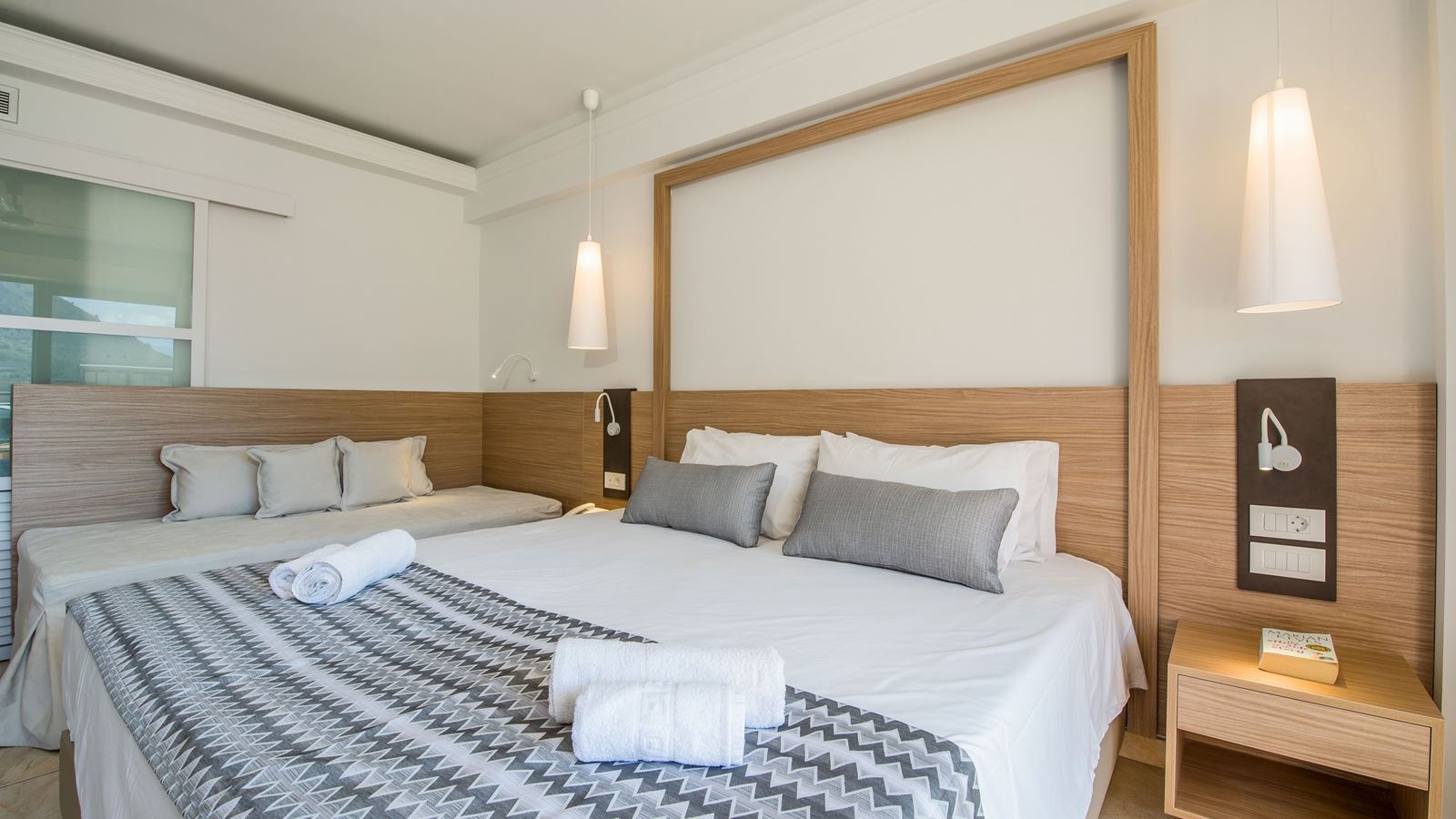 rooms-family-room-superior