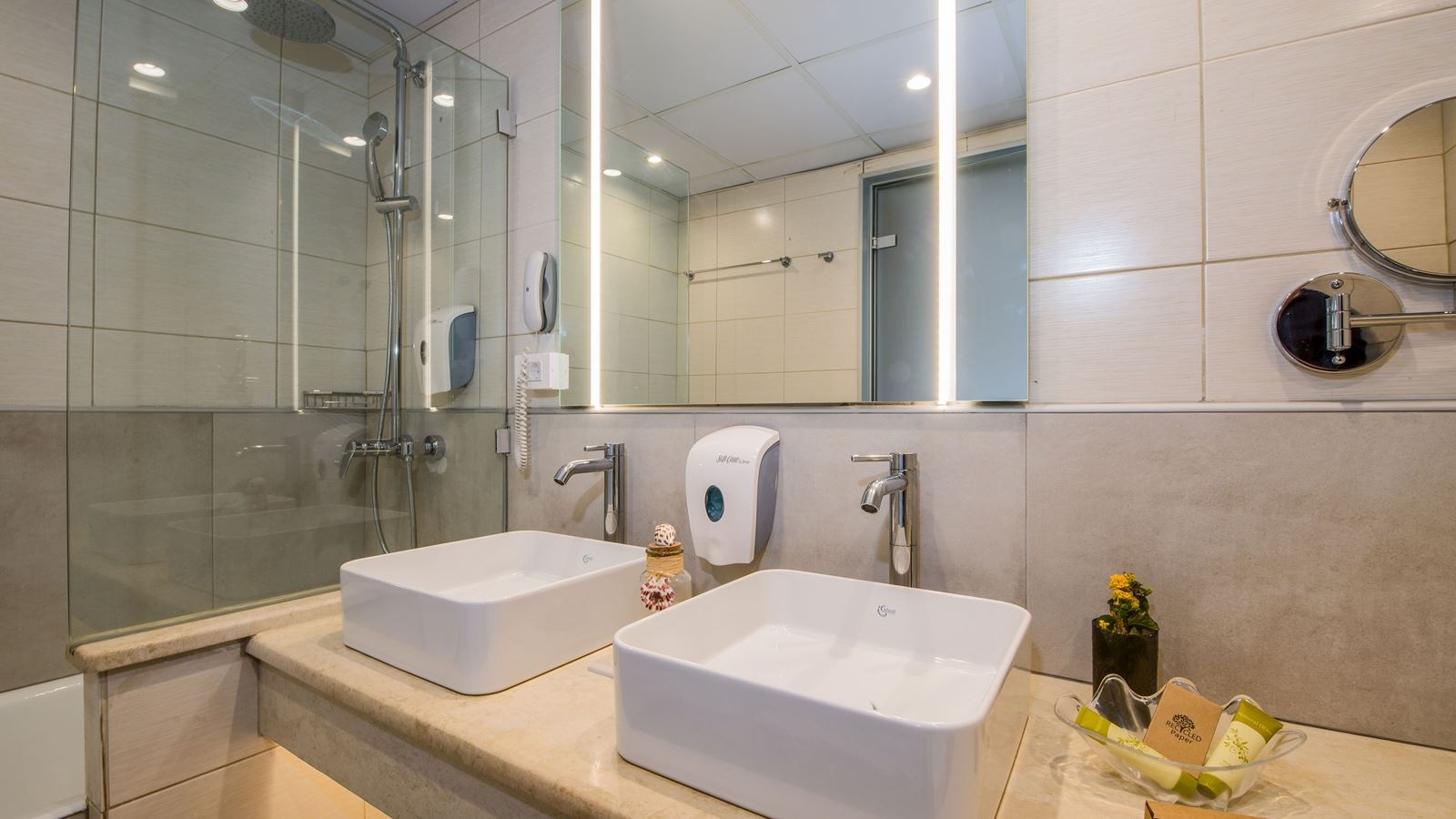 rooms-family-room-superior