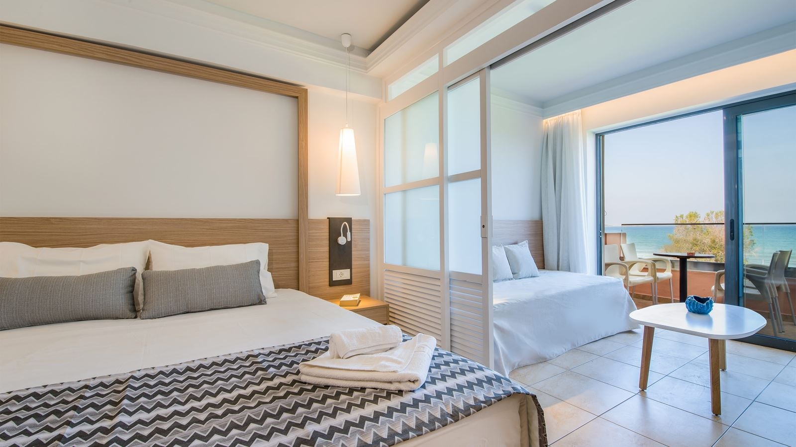 rooms-family-room-superior-sea-view