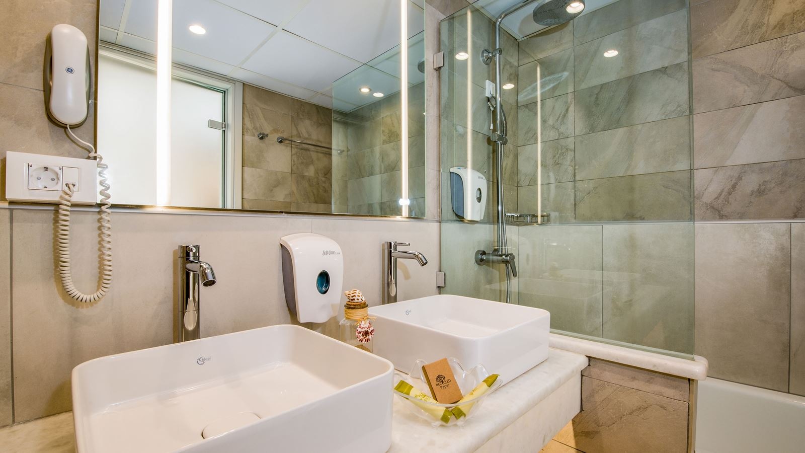 rooms-family-room-superior-sea-view