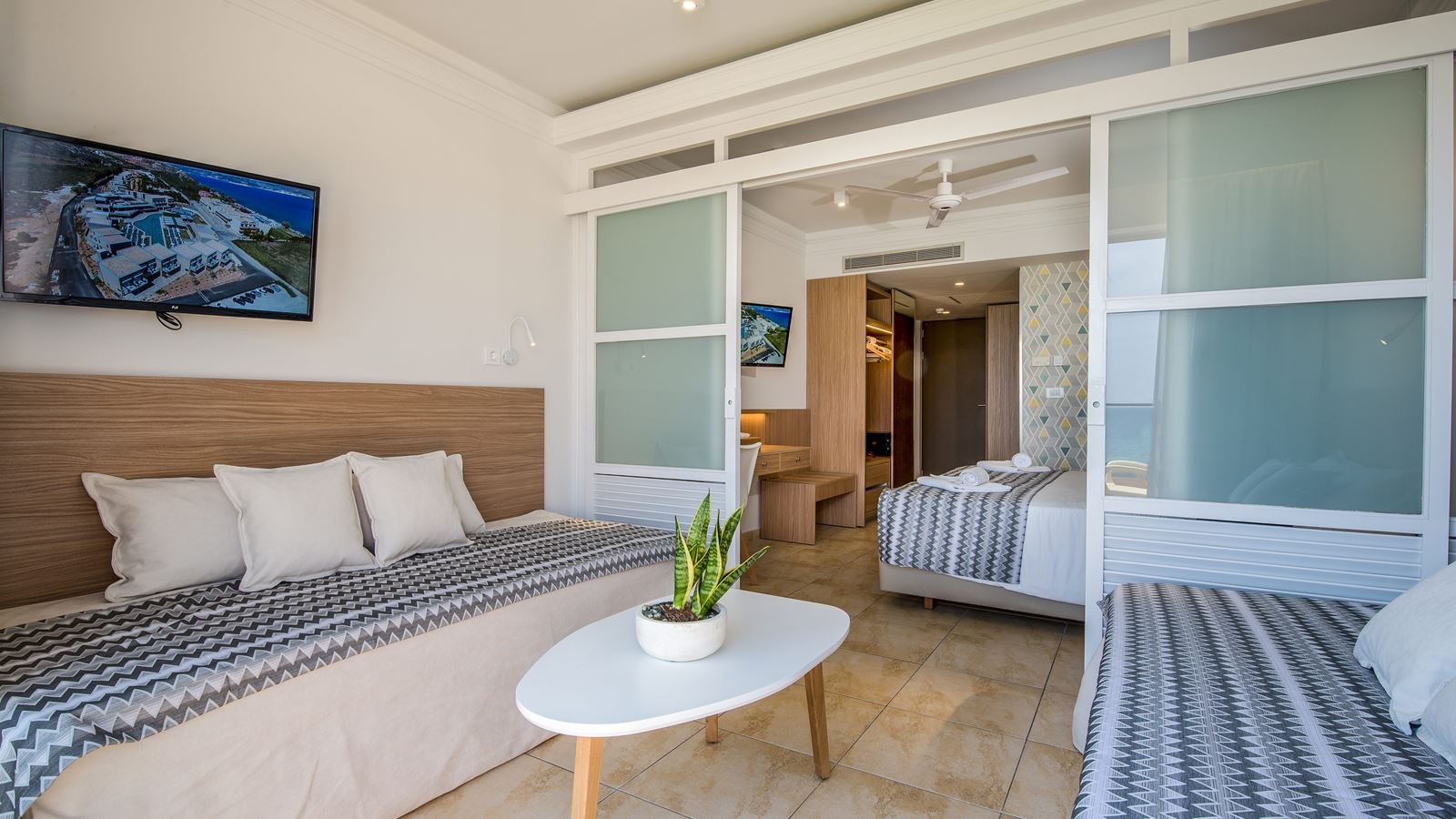 rooms-family-room-superior-sea-view