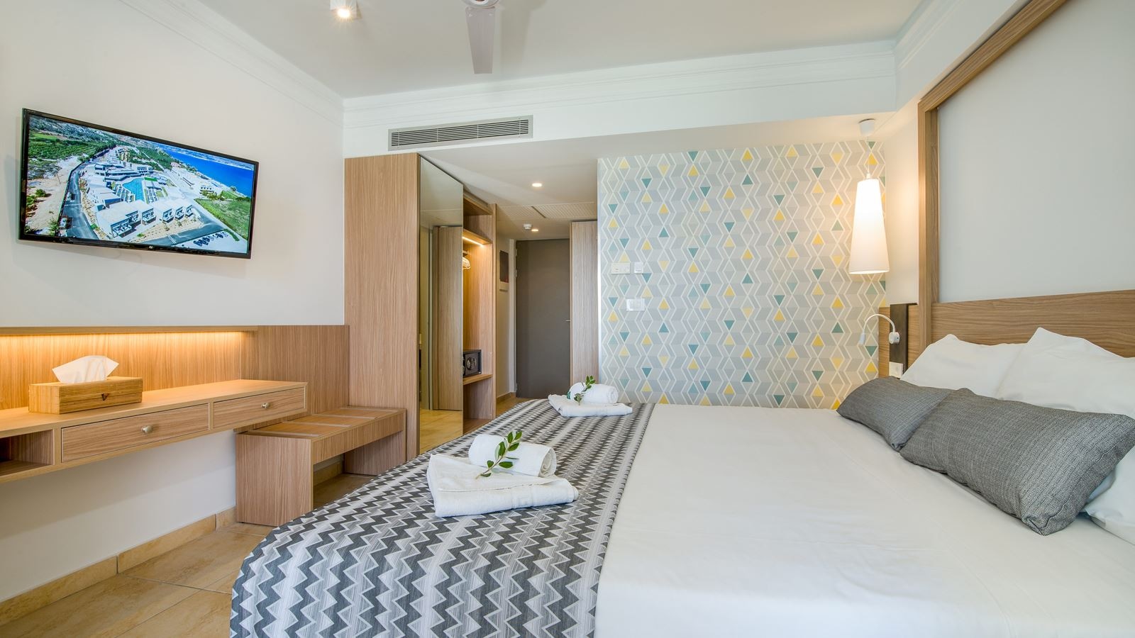 rooms-family-room-superior-sea-view