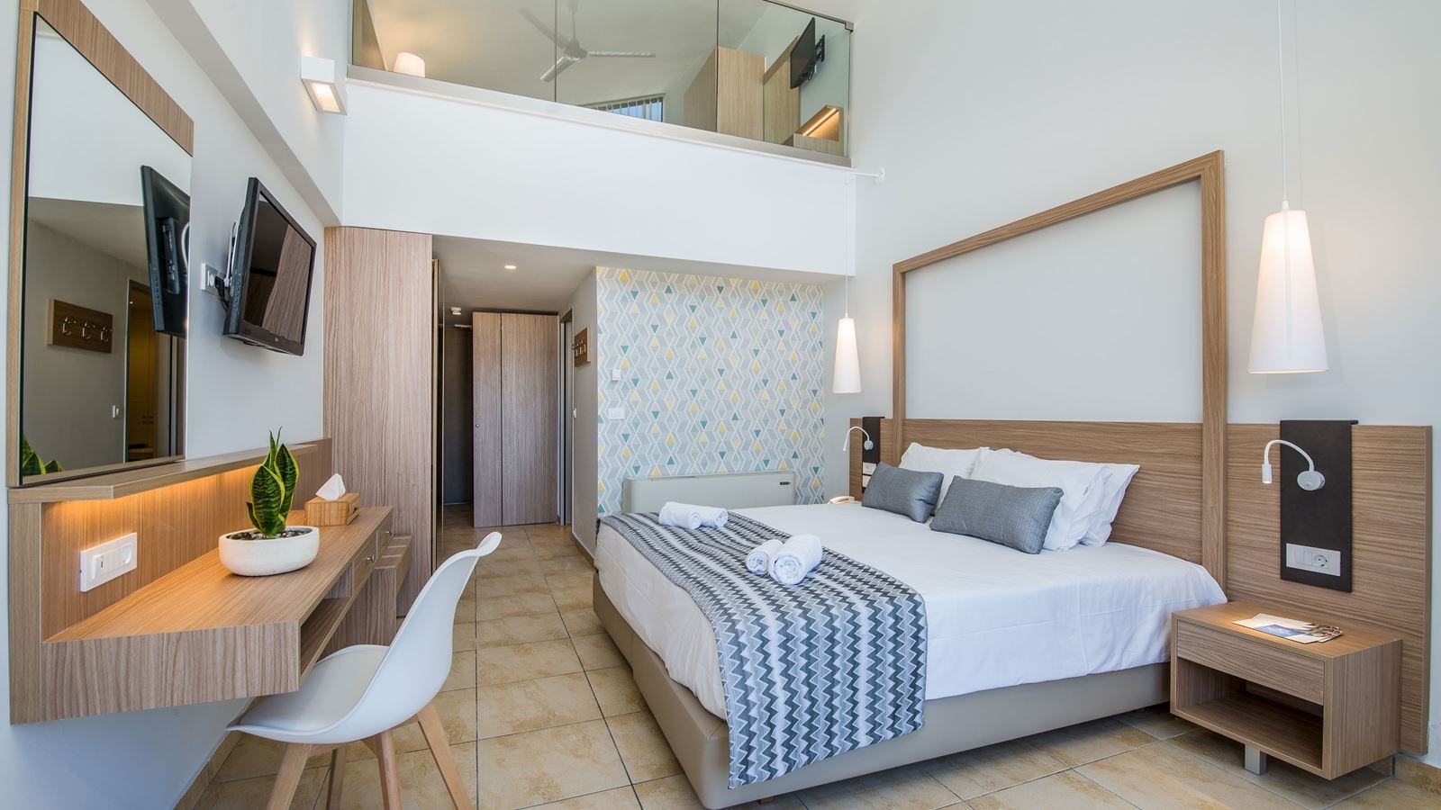 rooms-maisonette-sideseaview-for-24-persons