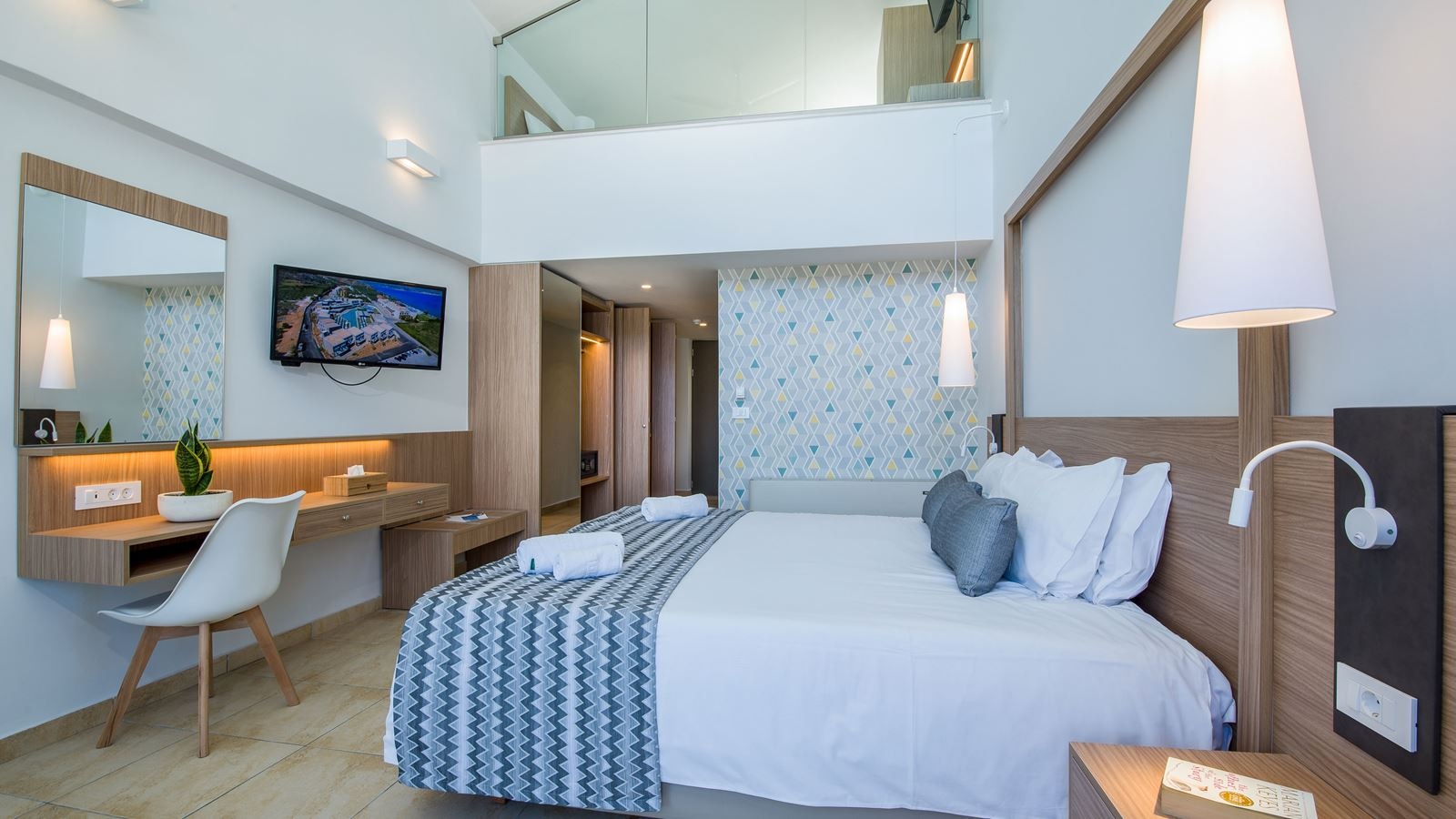 rooms-maisonette-sideseaview-for-24-persons