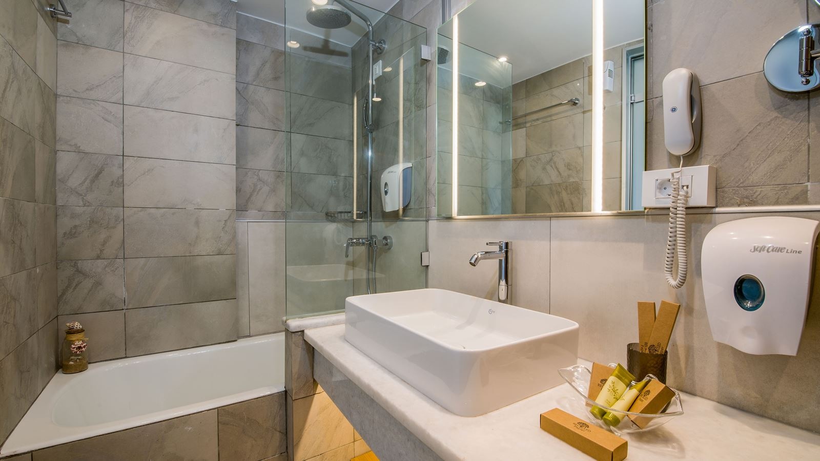 rooms-maisonette-sideseaview-for-24-persons