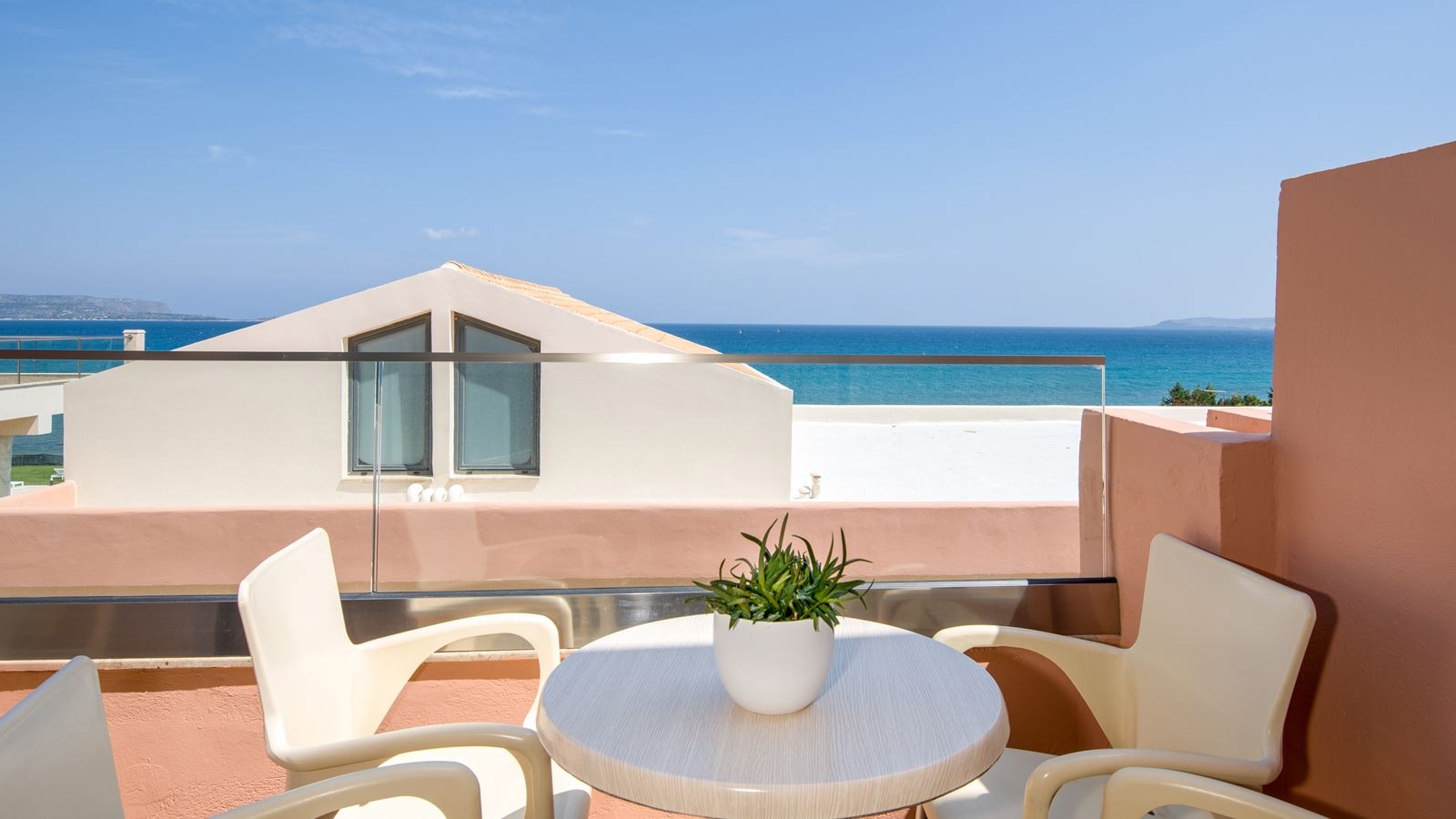 rooms-maisonette-sideseaview-for-24-persons