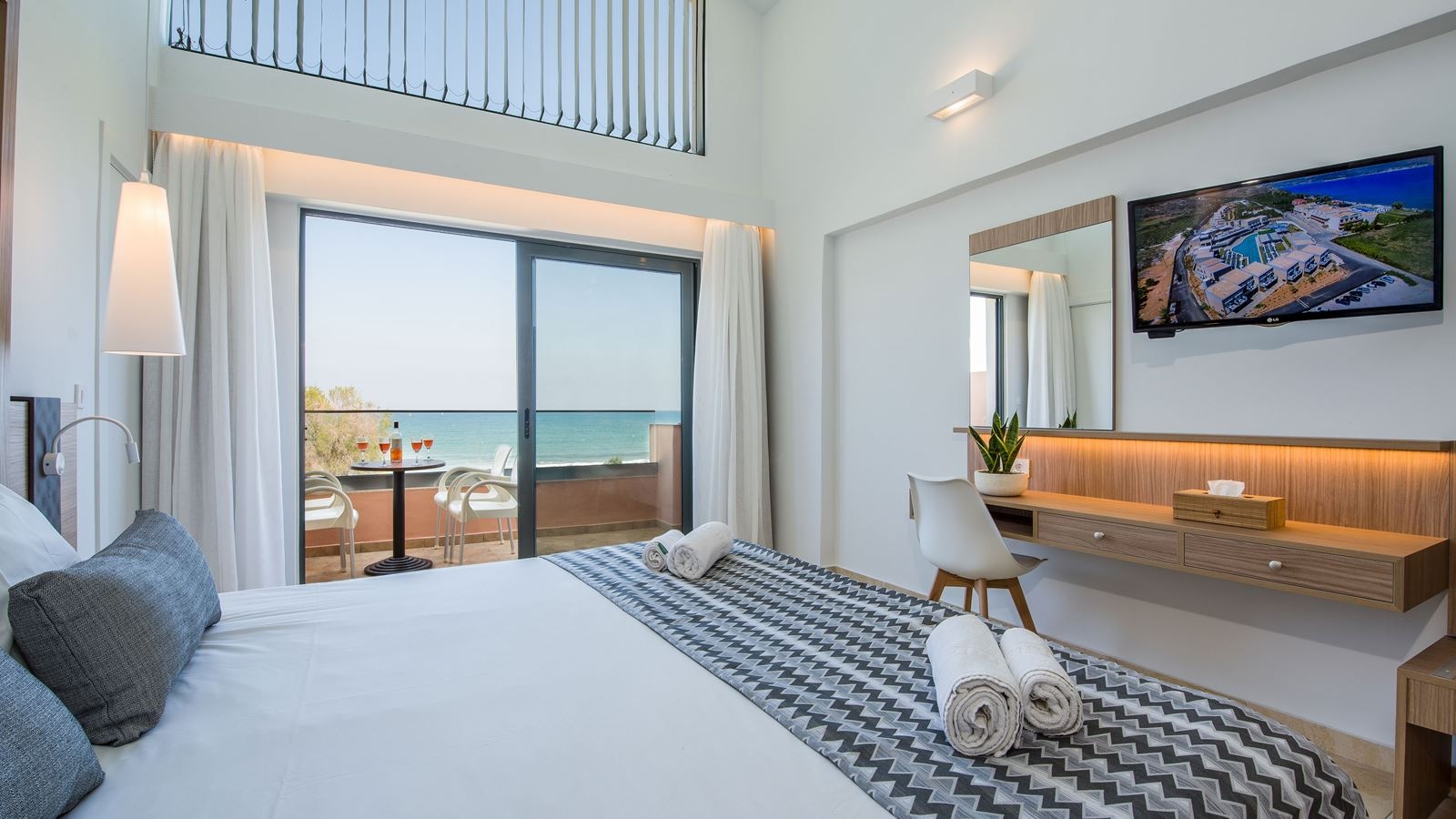 rooms-maisonette-sideseaview-for-26-persons