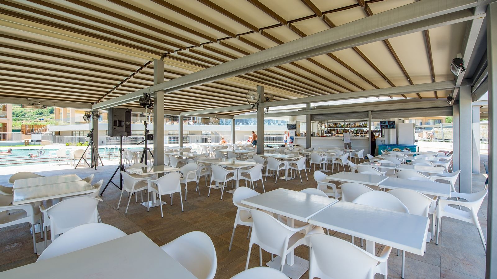 restaurants-pool-view-restaurant