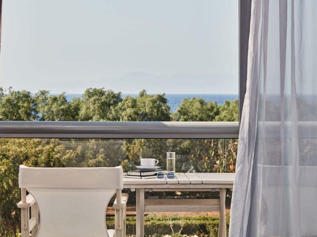 rooms-double-poolsea-view-balcony