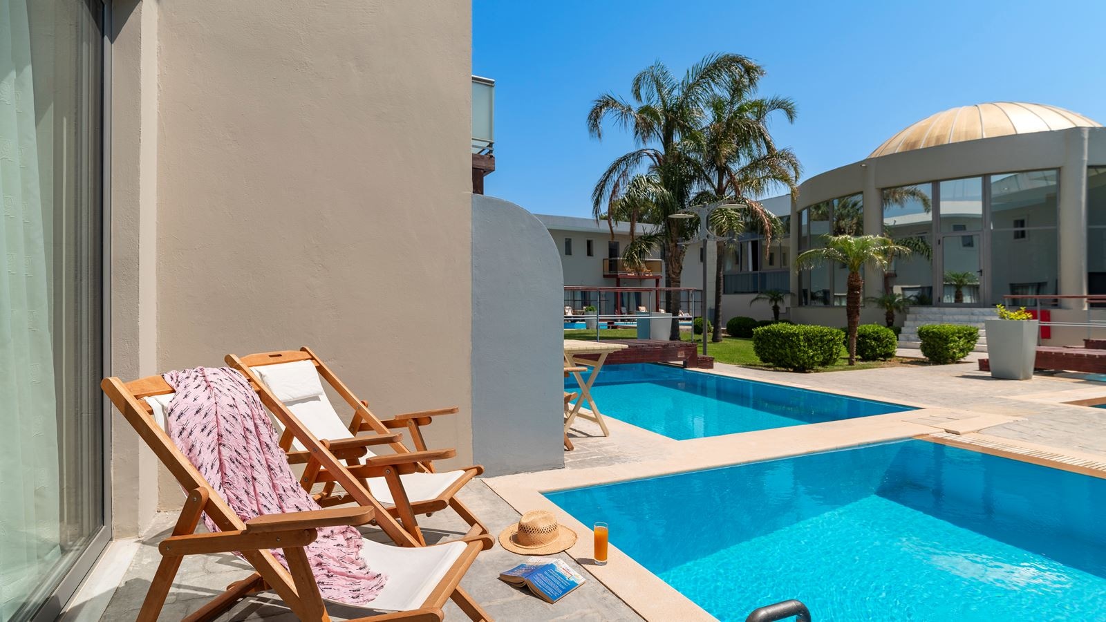 rooms-superior-singleuse-swimup-balcony