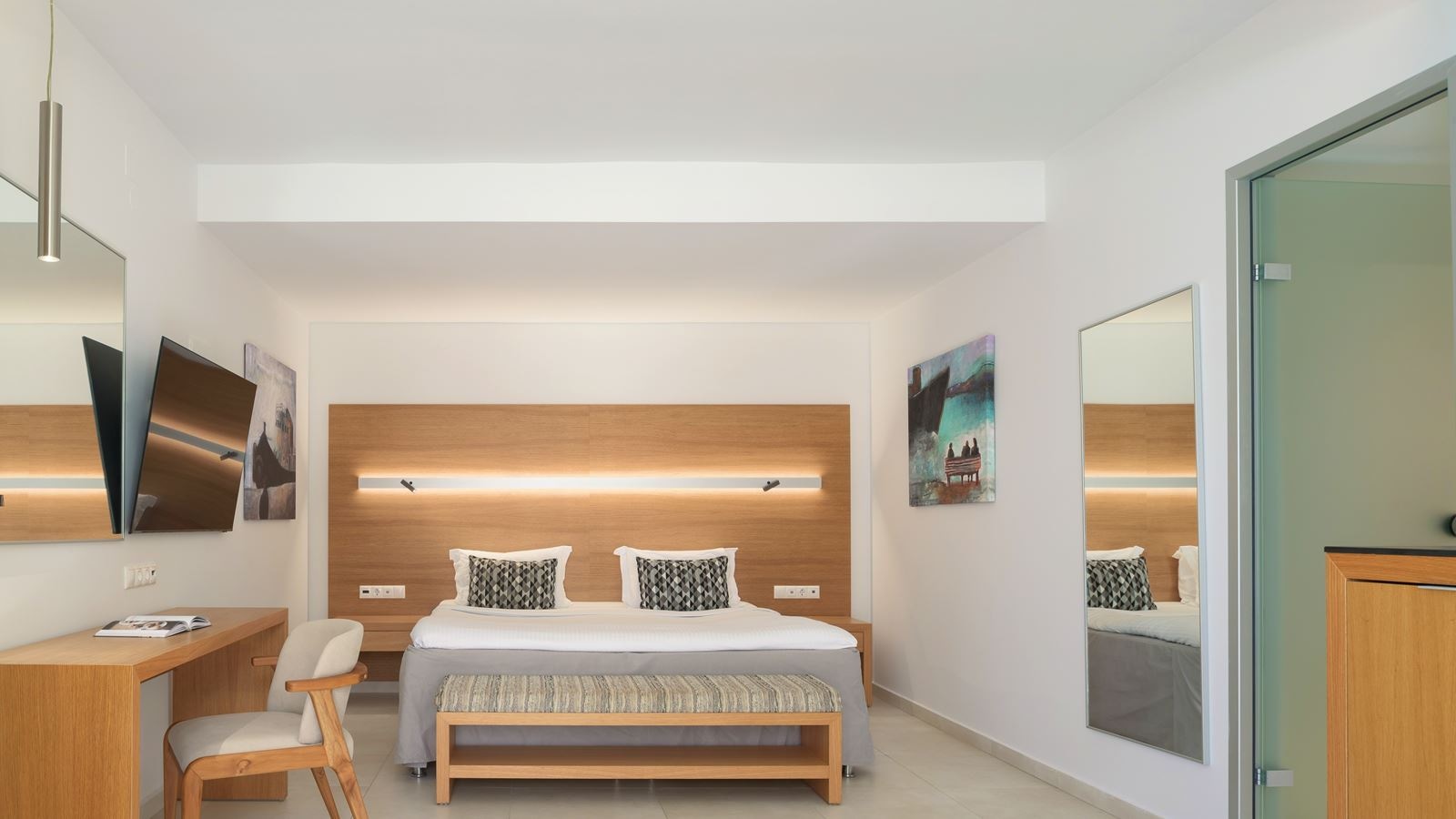 rooms-white-deluxe-suite-garden-view