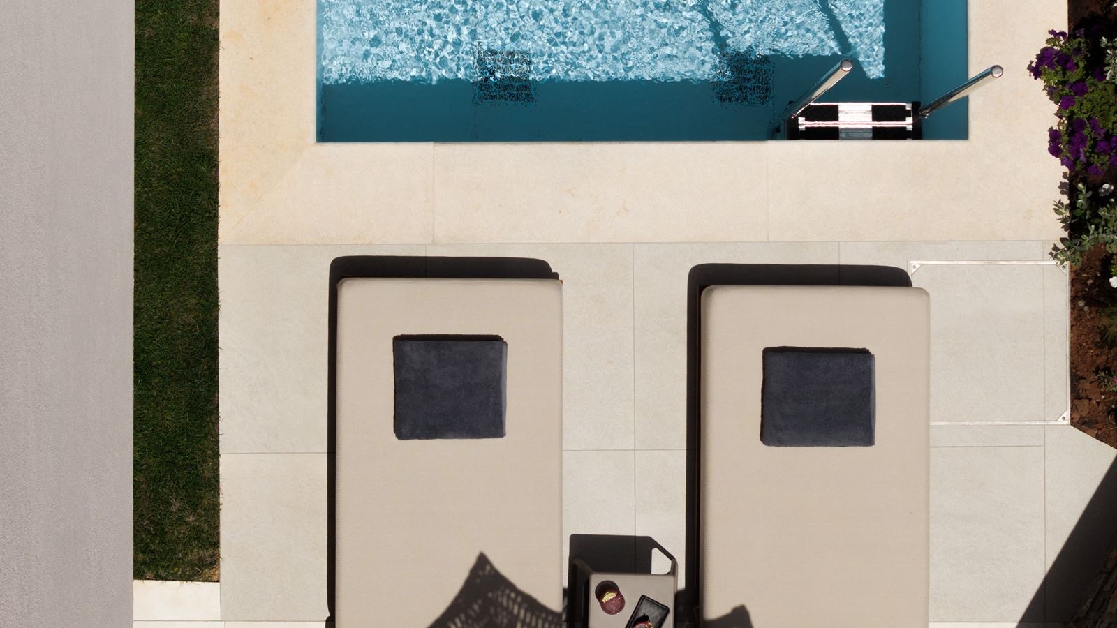 rooms-white-superior-double-private-pool