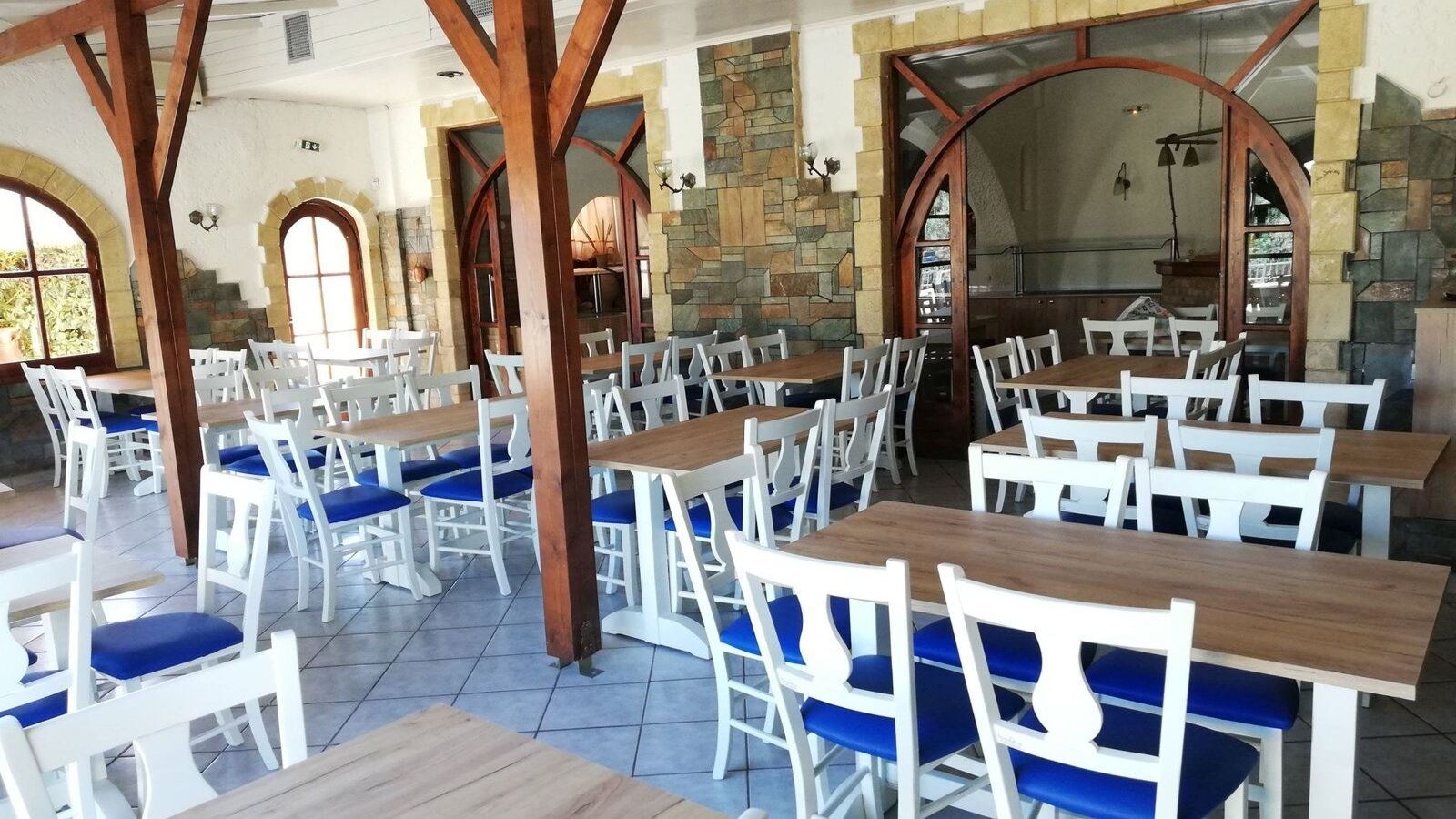 restaurants-erato-pool-snach-bar--50-meter-away