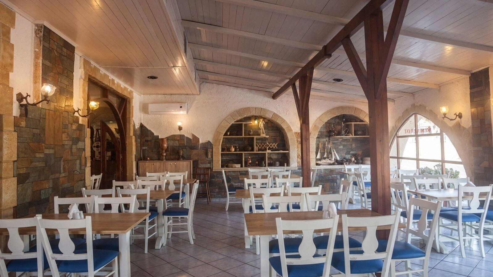 restaurants-erato-pool-snach-bar--50-meter-away