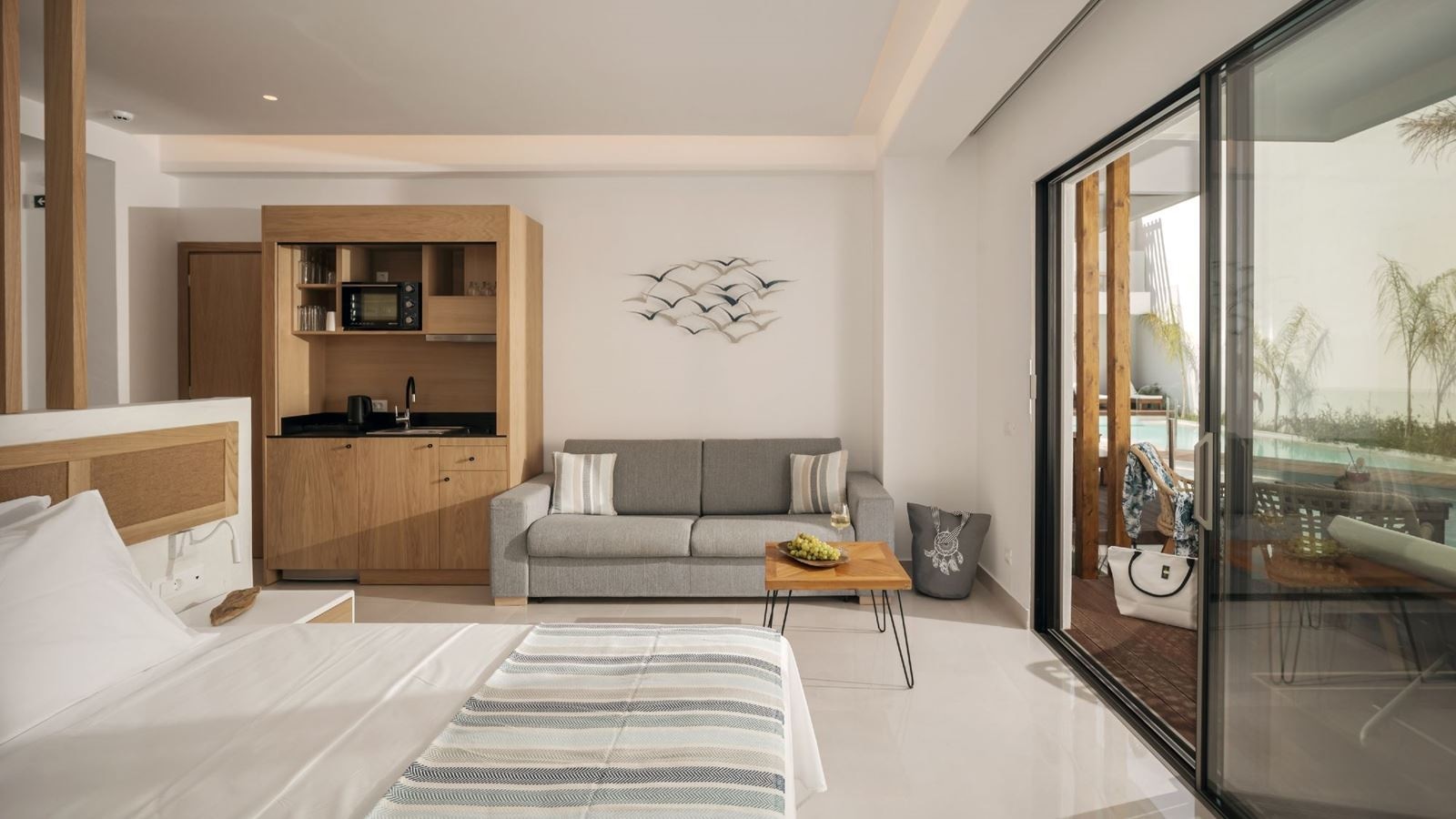 rooms-deluxe-swim-up-suite-terrace