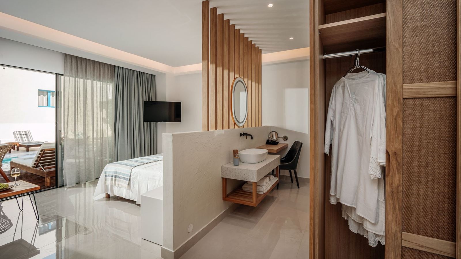 rooms-deluxe-swim-up-suite-terrace