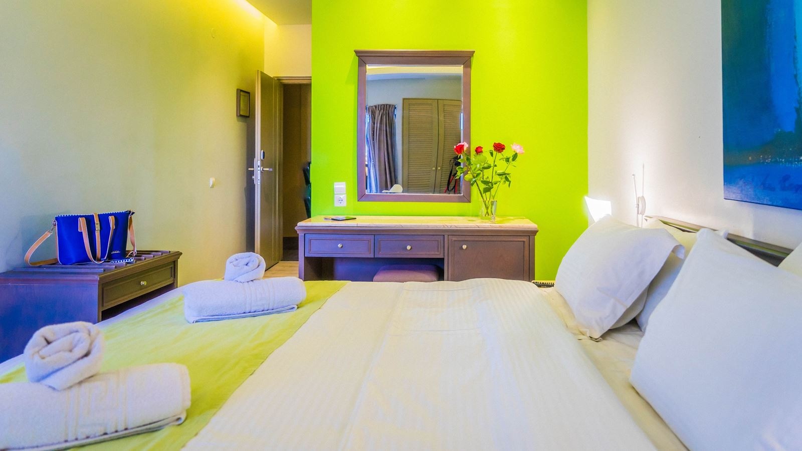 rooms-deluxe-city-view-room