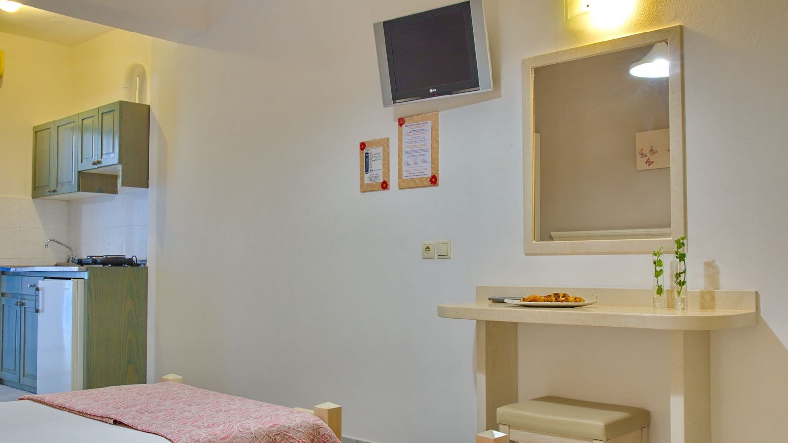 rooms-standard-double-or-twin-studio