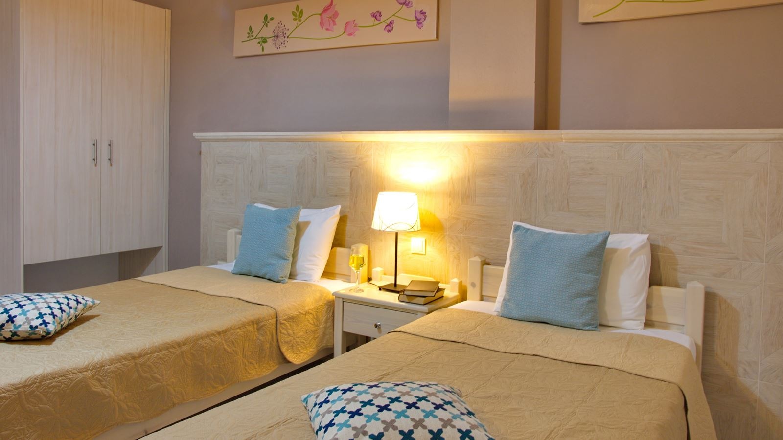 rooms-standard-double-or-twin-studio