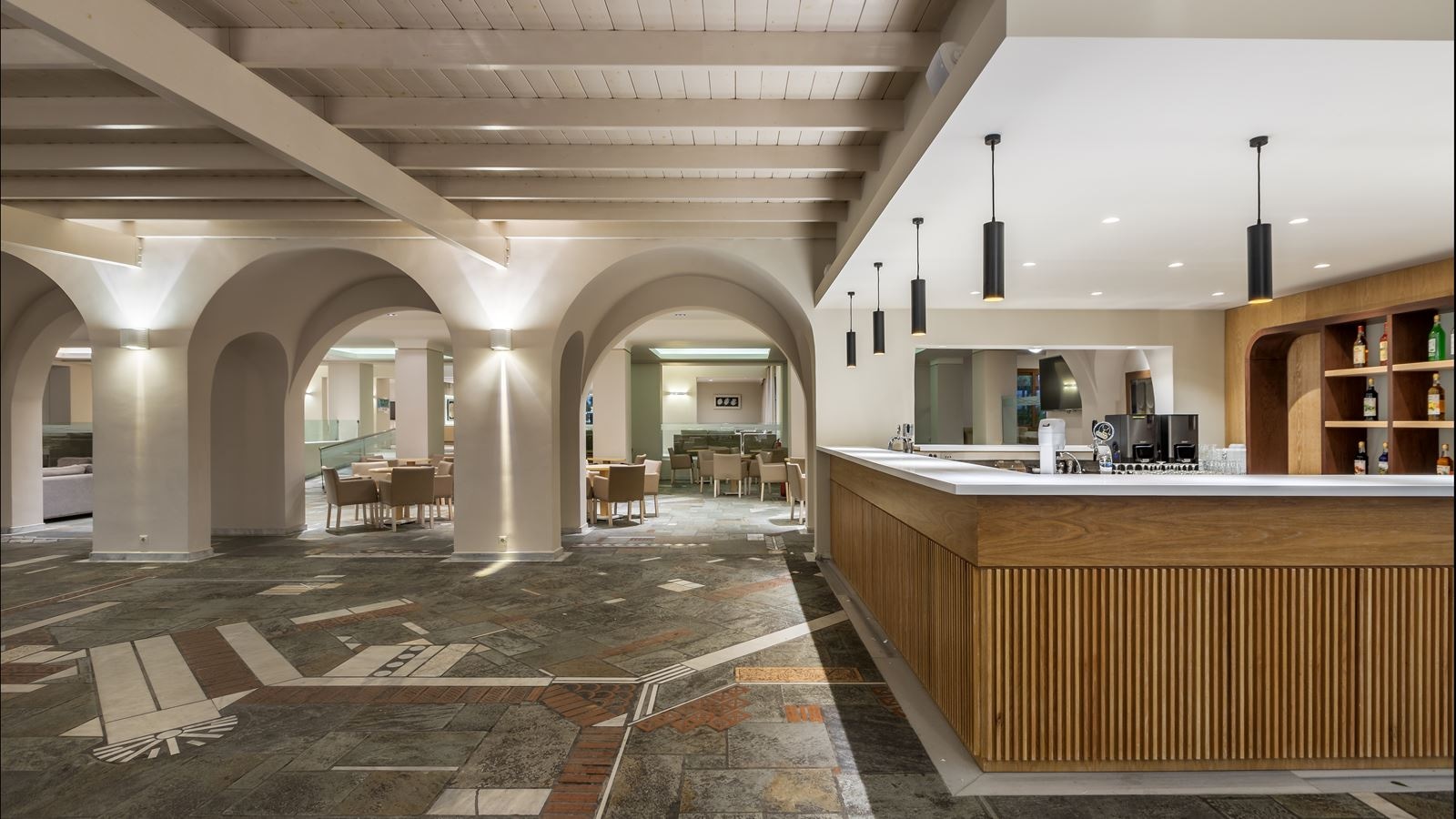 restaurants-main-bar