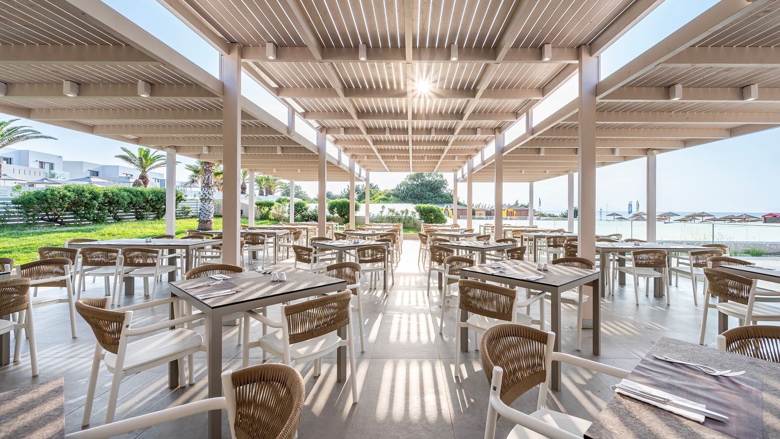 restaurants-ocean-mediterranean-beach-restaurant